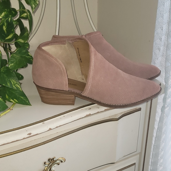 12M Booties - Picture 4 of 4